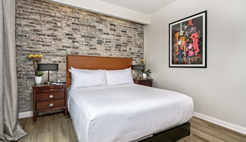 Executive Suite, 1 King Bed, Executive Level (View Suite- King & pullout sofa)