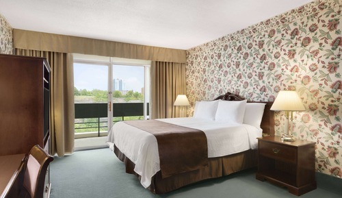 Deluxe Studio Suite, 1 King Bed, Non Smoking