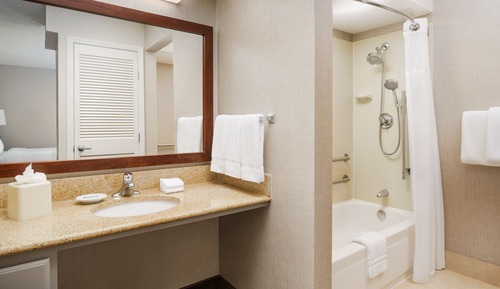 Studio (Mobility/Hearing Accessible, Tub)