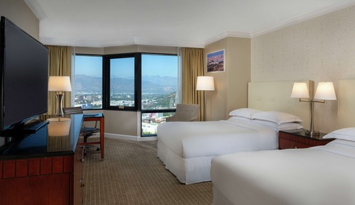 Suite, 2 Queen Beds, Non Smoking (Universal)