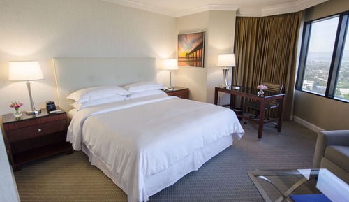 Executive Room, 1 King Bed with Sofa bed, Corner