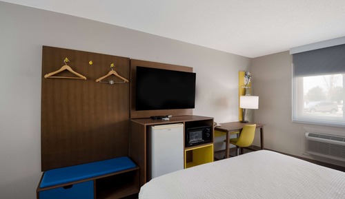 Standard Room, 1 Queen Bed