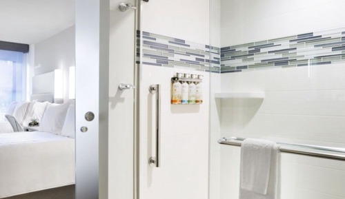 Newly Renovated 2 Dbls Bds Bath Shower Combination