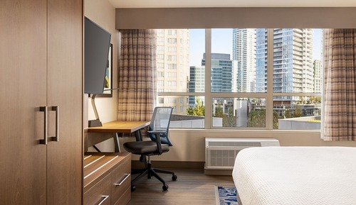 Standard Room, 1 King Bed, Accessible Bathtub