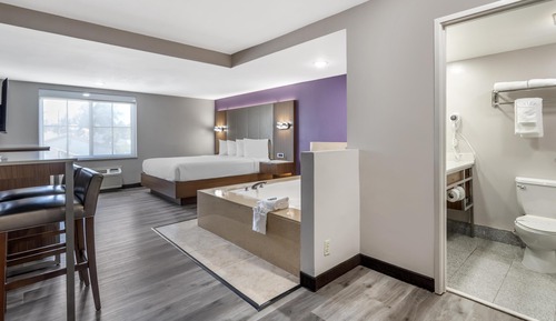 Standard Room, 1 King Bed, Non Smoking, Jetted Tub