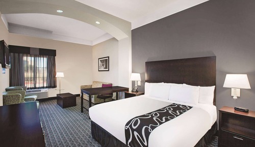 Deluxe Room, 1 King Bed, Accessible (Mobility/Hearing Impaired Accessible)