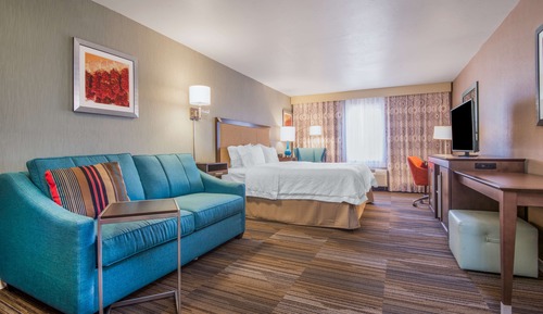 Suite, 1 King Bed, Accessible, Bathtub