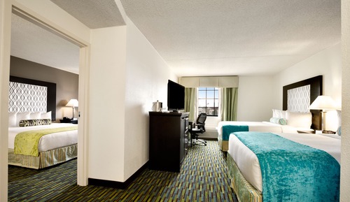 Family Suite, 2 Bedrooms, Non Smoking (1 King and 2 Queen Beds)