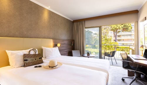 Chambre Privilege , 2 lits une place, balcon, vue jardin