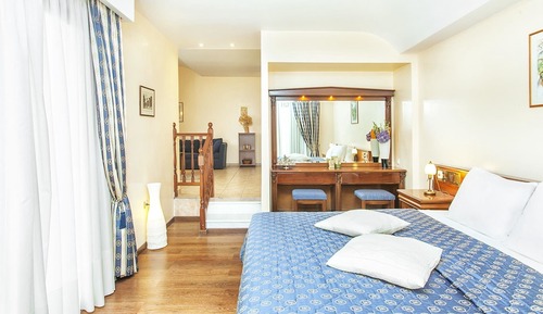 Junior Studio Suite, Non Smoking, Pool View