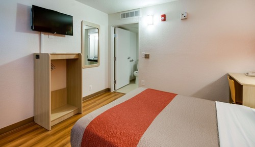 Deluxe Room, 1 Queen Bed, Accessible, Non Smoking
