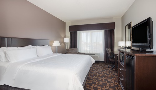 Standard Room, 1 King Bed, Accessible (Comm, Mobil, Roll-In Shower)