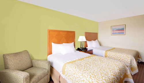 Suite, 2 Bedrooms, Non Smoking, Kitchenette (3 Double Beds)