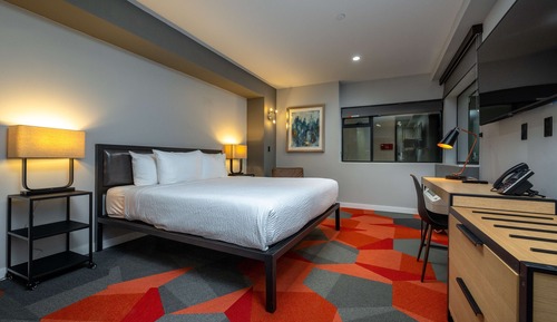 Deluxe Room, 1 King Bed