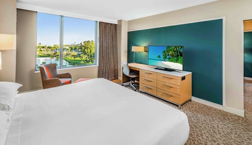 Suite, 1 King Bed, Lake View