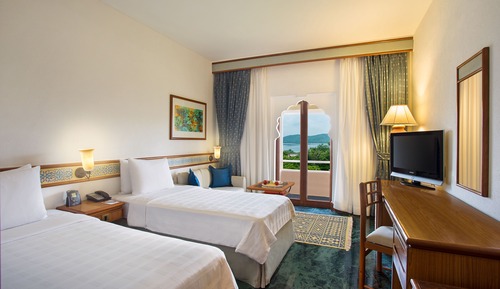 Deluxe Room, Twin Beds, Lake View