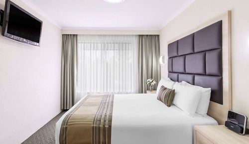 Executive Suite, 1 Queen Bed, Non Smoking (Larger Room;Quiet Location)