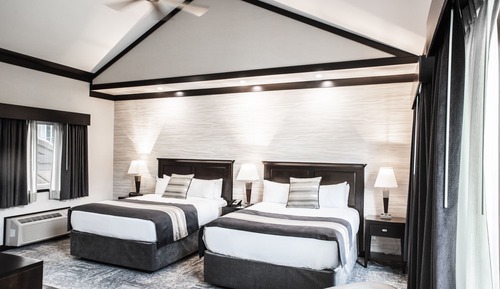 Deluxe Room, 2 Queen Beds, Mountain View