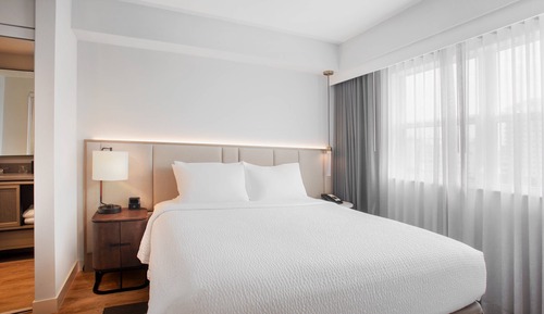 Suite, 2 Bedrooms, Non Smoking (Mobility/Hearing Access, Roll-in Shwr)
