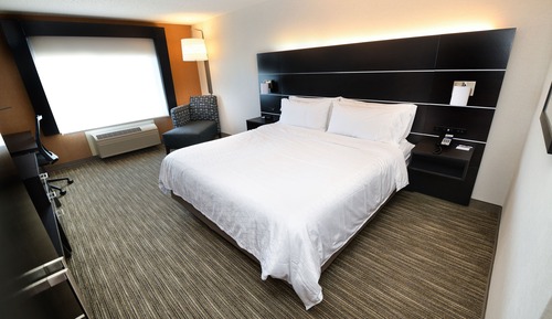 Standard Room, 1 King Bed, Accessible (Communications, Mobil, Roll-In Shower)