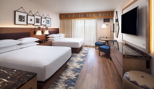 Deluxe Room, 2 Queen Beds, Non Smoking, Pool View