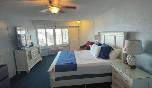 Standard Room, 1 King Bed, Ocean View