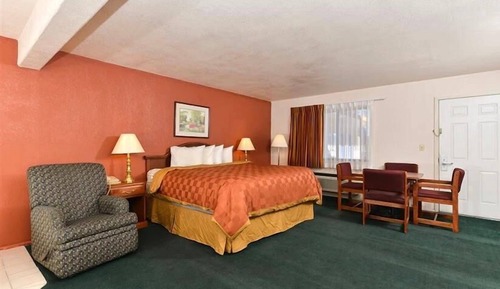 Standard Room, 1 King Bed, Non Smoking, Jetted Tub
