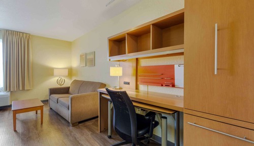 Deluxe Studio, 1 Queen Bed, Non Smoking, Refrigerator & Microwave