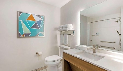 Suite, 1 King Bed, Accessible, Non Smoking