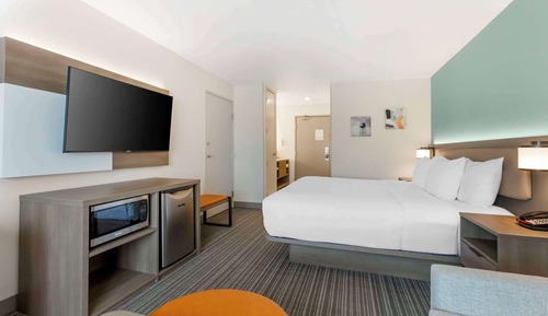 Suite, 1 King Bed with Sofa bed, Non Smoking
