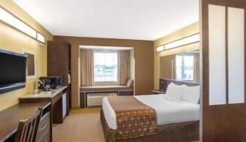Studio Suite, 1 Queen Bed, Accessible, Non Smoking (Bathtub W/ Grab bars)