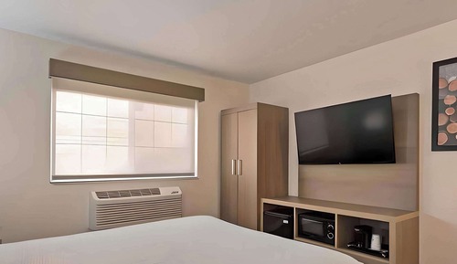 Standard Room, 1 King Bed, Non Smoking