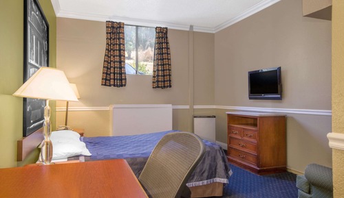 Standard Room, 1 Queen Bed