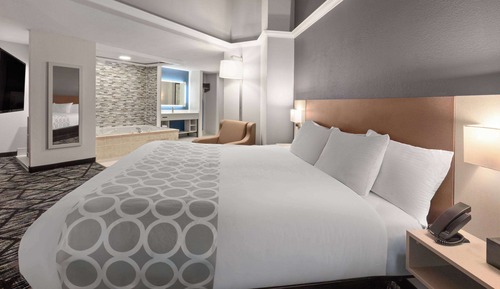 Studio, 1 King Bed, Non Smoking, Jetted Tub