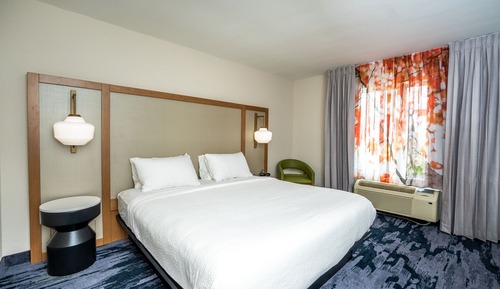 Room, 1 King Bed (Mobility/Hearing Accessible, Tub)