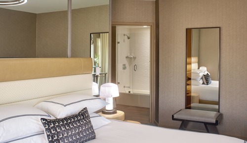Suite, 1 Queen Bed (G)