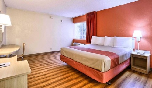 Standard Room, 1 King Bed, Non Smoking