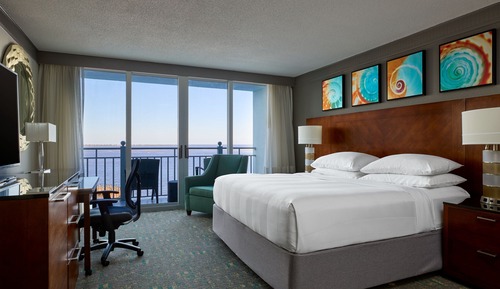 Room, 1 King Bed, Balcony, Resort View (Mobility Accessible, Tub)