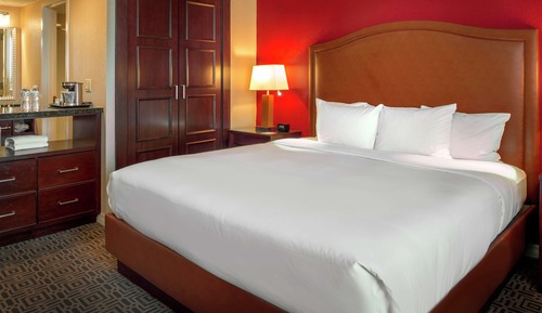 Deluxe Room, 1 King Bed with Sofa bed