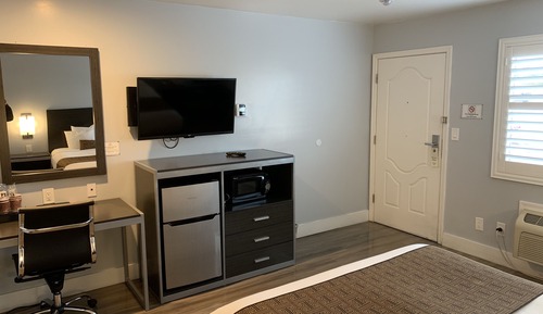 Deluxe Room, 1 Queen Bed, Accessible