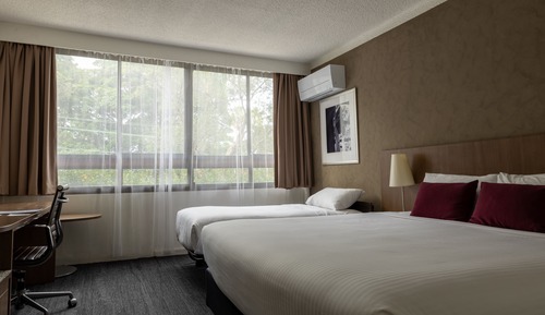 Urban Triple Room
