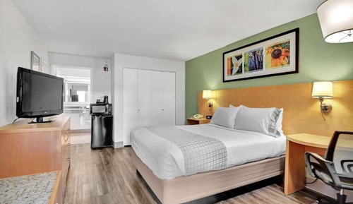 Standard Room, 1 Queen Bed, Accessible, Non Smoking