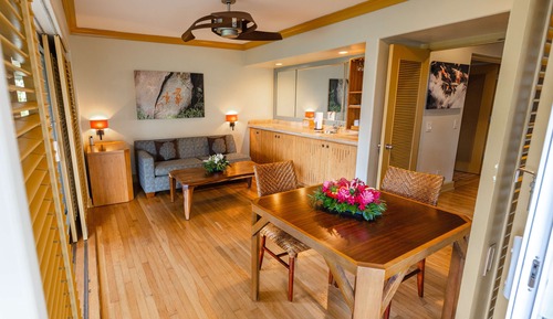 Suite, 1 King Bed, Garden View
