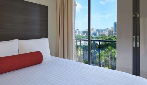 Room (Diamond Head View)