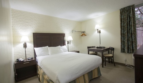 Deluxe Room, 1 Queen Bed, Smoking
