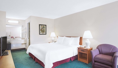 Standard Room, 1 King Bed