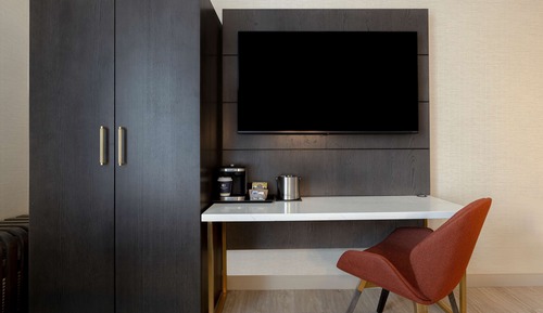 Room, 2 Double Beds (Roll-In Shower, Mobility/Hearing)