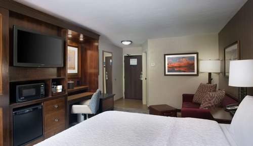 Studio, 1 King Bed, Non Smoking