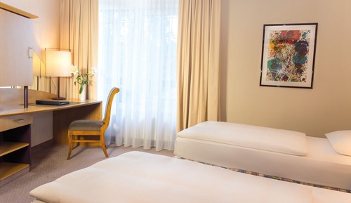 Standard Twin Room (Streetview)
