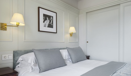 Double Room, Balcony, City View (Petit)
